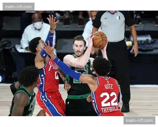 “伤病更新：多特蒙德官方证实，主力中卫将因脚踝扭伤缺阵三周”