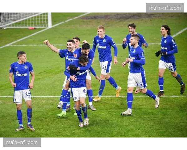 沙尔克04迎战汉堡，德甲时隔一年再度上演“矿区德比”